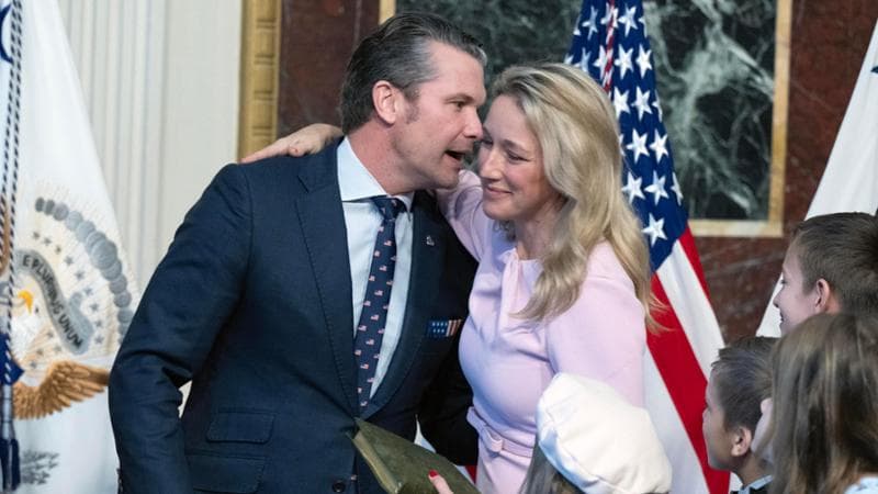 Anteprima: L’influenza di Jennifer Hegseth sul Pentagono e il sogno della Casa Bianca