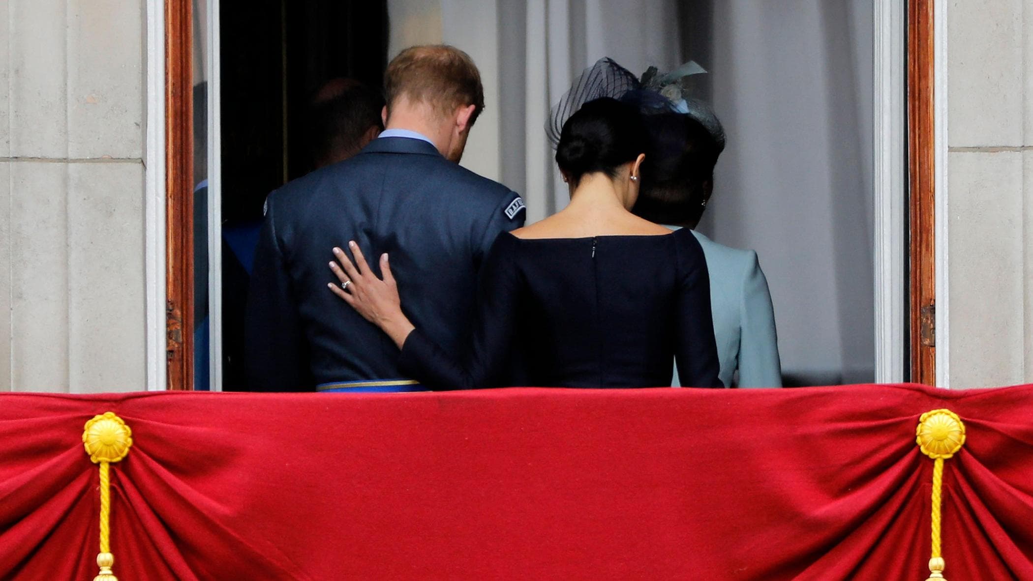 Addio al sogno americano, il ritorno di Harry e Meghan: “Ma si paghino la scorta”