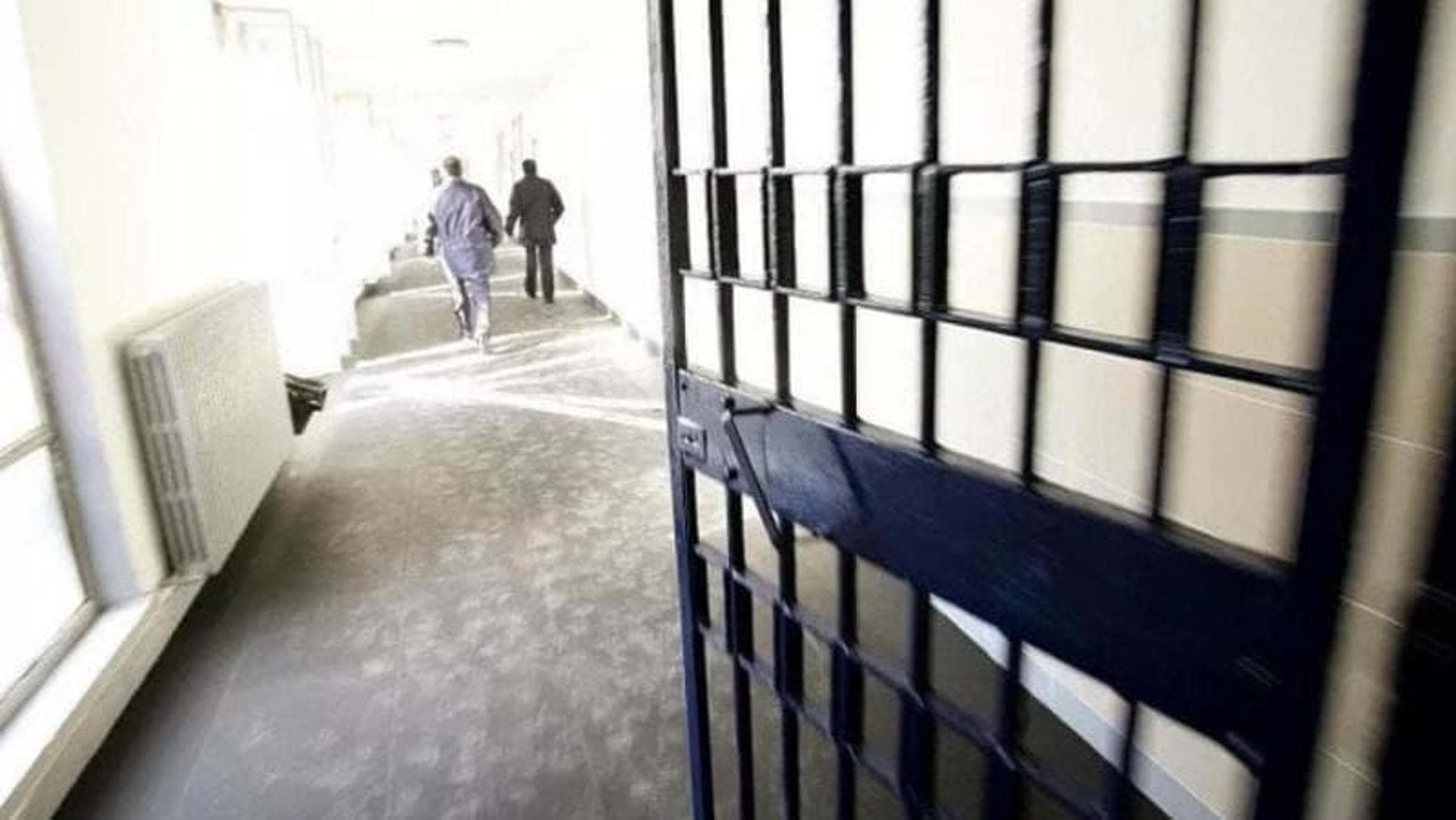 Detenuti, emergenza senza risposta: lo svuota-carceri è in vigore ma solo sulla carta. I nodi