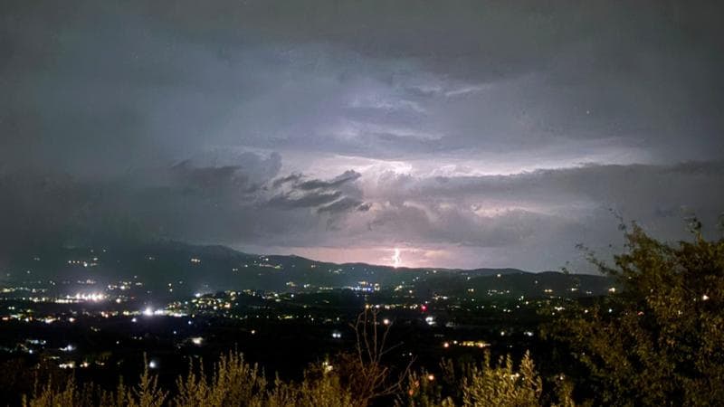 Anteprima: Meteo, oggi il maltempo si abbatte sull’Italia: temporali, fulmini, venti. Tutte le aller…