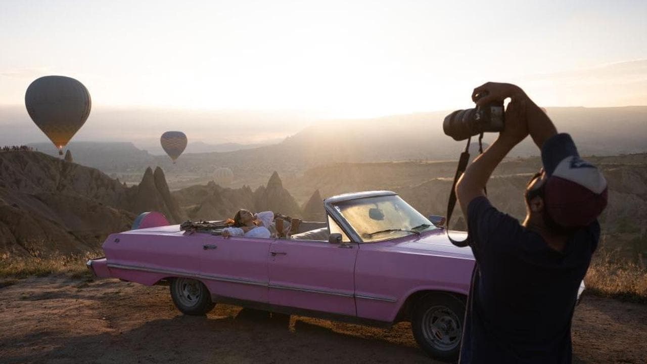 Cappadocia, da eden a parco a tema: così un milione di influencer in mongolfiera svuota i villaggi