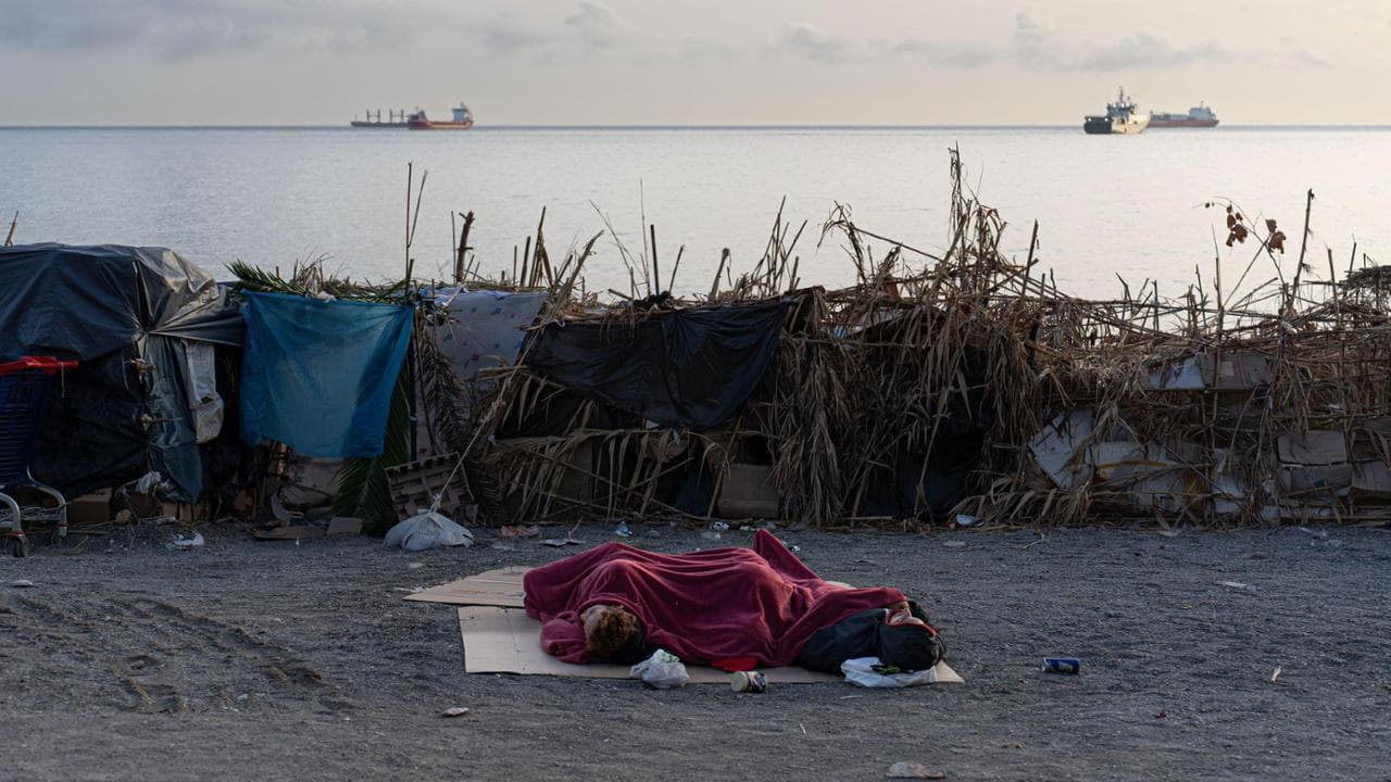 Anche Irlanda e Olanda trasferiranno i migranti in Italia. Il governo difende il patto