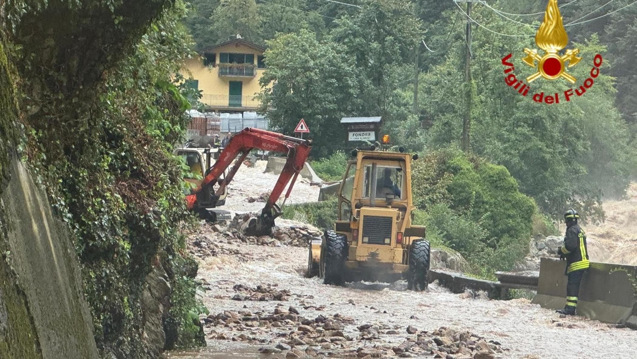 clima impazzito l8217italia spaccata in due allerte maltempo e bollini rossi per il caldo da Repubblica.it clima impazzito l8217italia spaccata in due allerte maltempo e bollini rossi per il caldo