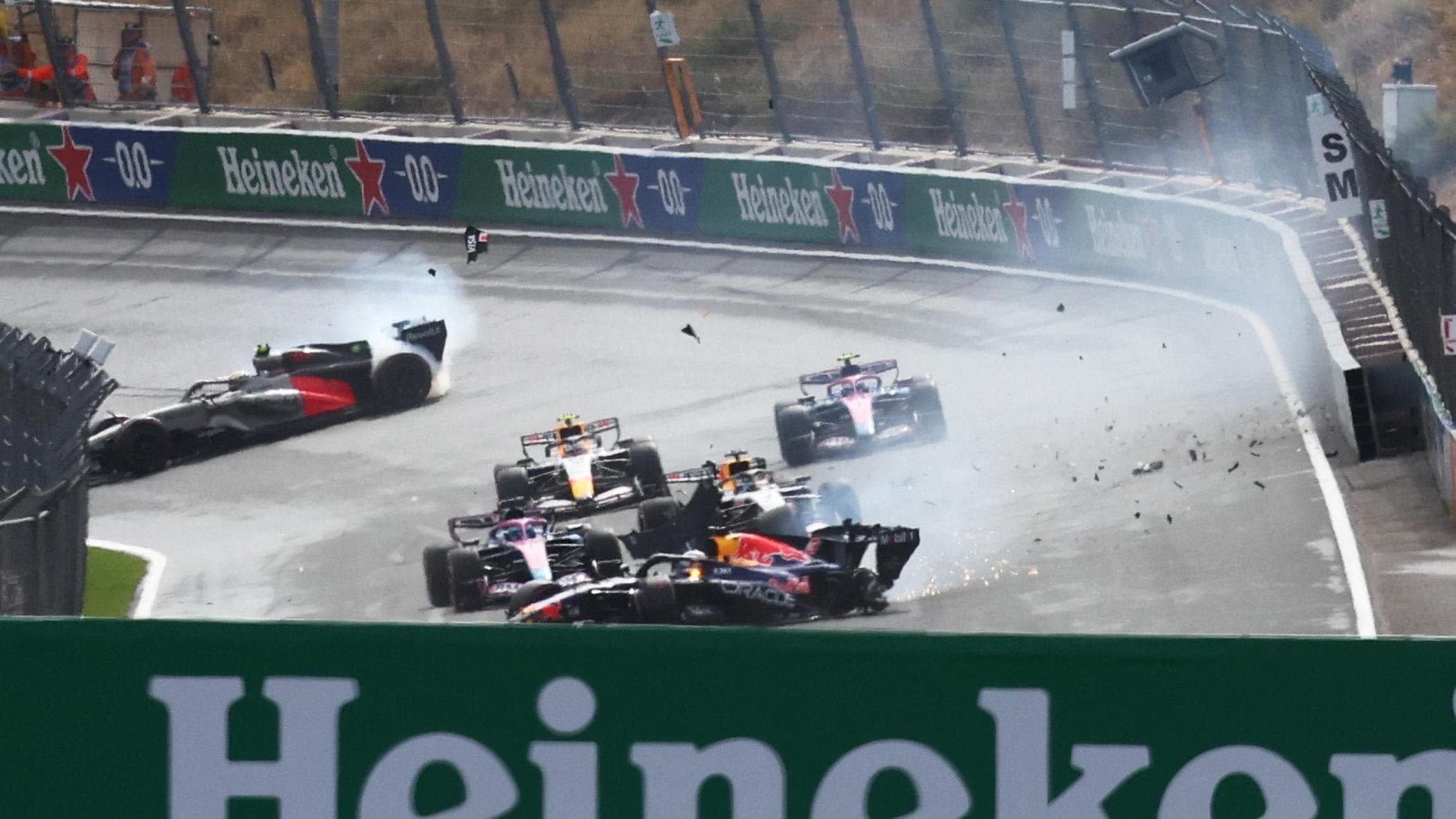 spaventoso incidente per verstappen macchina accartocciata ritiro inevitabile da Repubblica.it spaventoso incidente per verstappen macchina accartocciata ritiro inevitabile