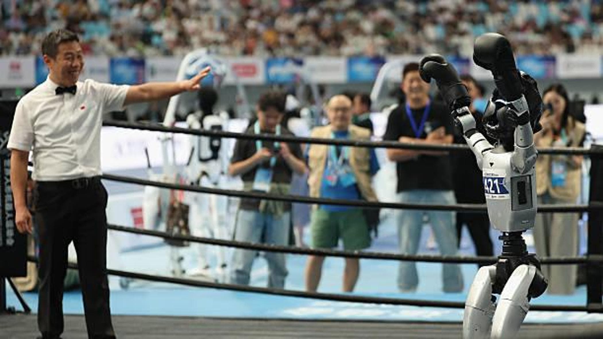Dalle Olimpiadi degli umanoidi ai robot-pompieri o chitarristi: così la Cina mostra la sua forza nel campo dell’IA