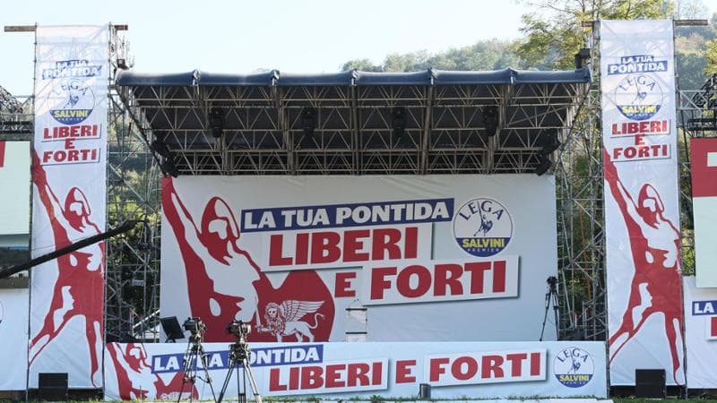 Copertina: Lega, la lunga crisi: tessere dimezzate e poche feste nei paesi