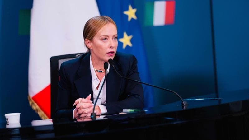 Copertina: L’Italia resta ai margini, niente armi all’Ucraina: “Manderemo generatori”