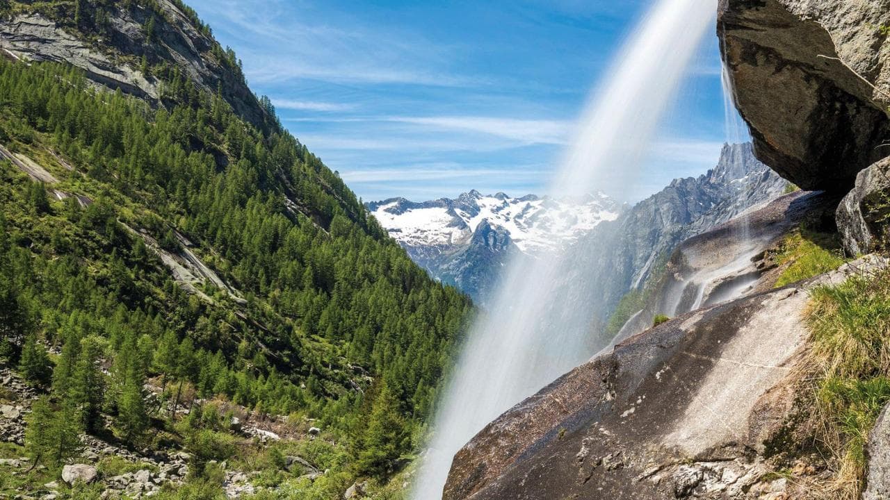 Lombardia. Verde e granito, foreste e terme in quota. Val Masino, la Valtellina in salsa slow