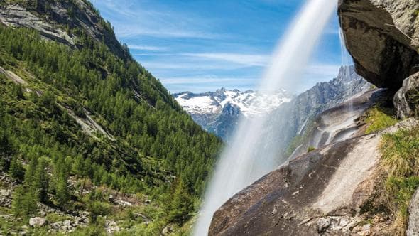 Lombardia. Verde e granito, foreste e terme in quota. Val Masino, la Valtellina in salsa slow
