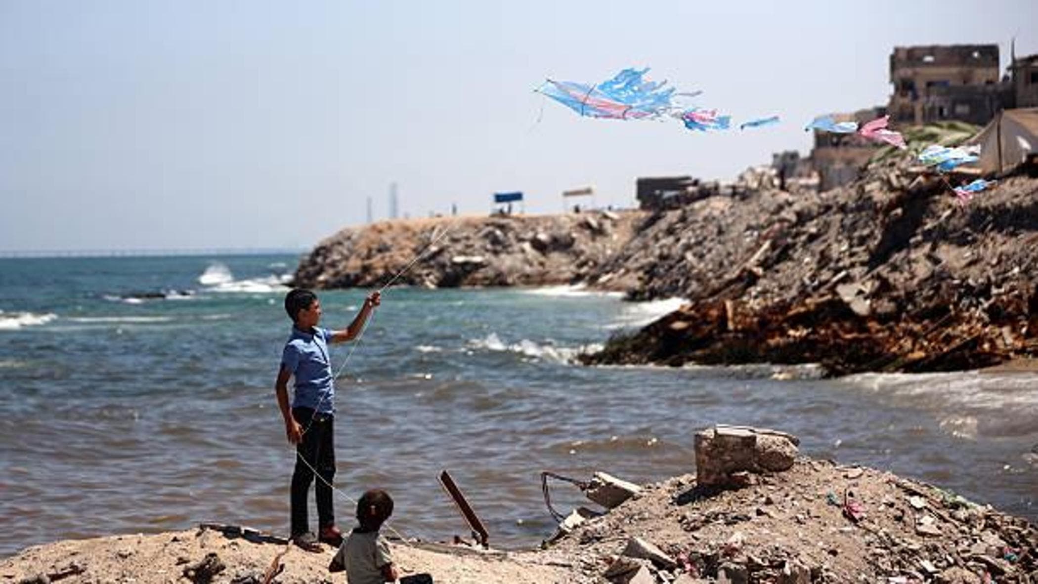 netanyahu il cacciatore di aquiloni a gaza anche i giochi dei bambini diventano un bersaglio da Repubblica.it netanyahu il cacciatore di aquiloni a gaza anche i giochi dei bambini diventano un bersaglio