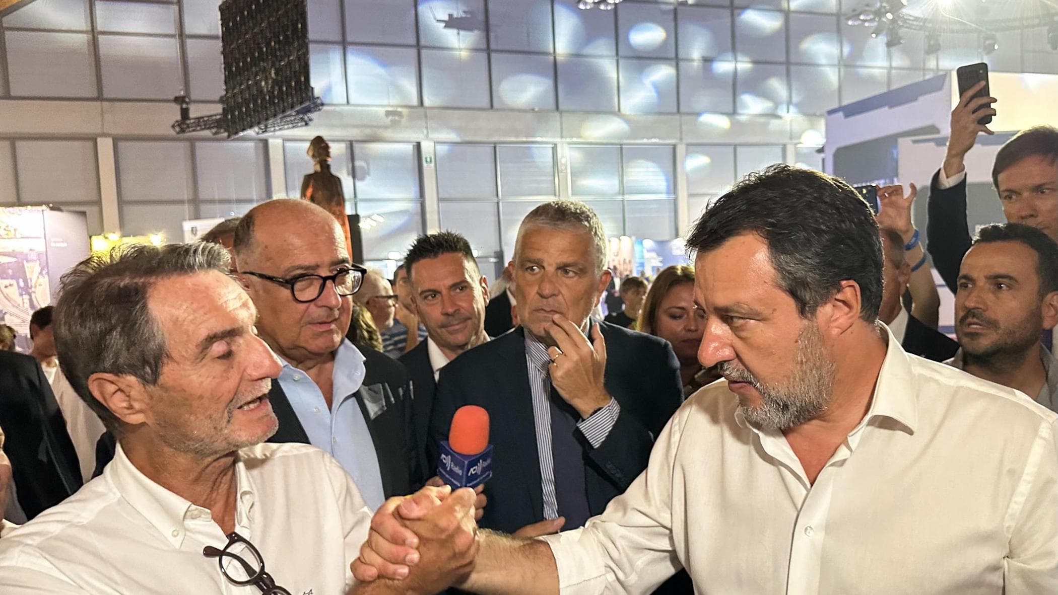 salvini sotto assedio nessun passo di lato gelo con fontana a rimini da Repubblica.it salvini sotto assedio nessun passo di lato gelo con fontana a rimini