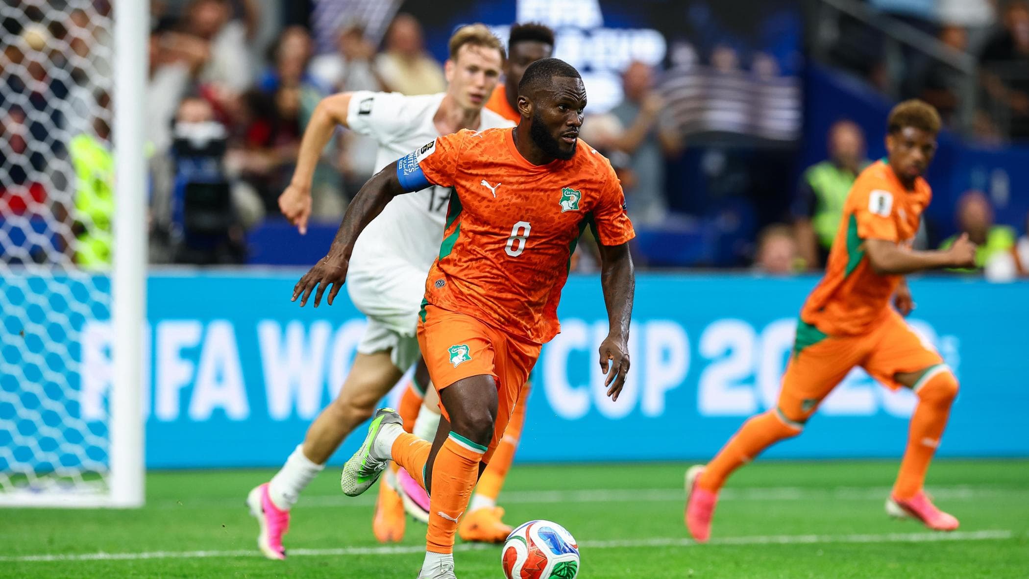 Mercato: Leao vuole la Turchia, Mazraoui per il Milan, Kessié Juve o Roma, per Kean 40 mln dal Como
