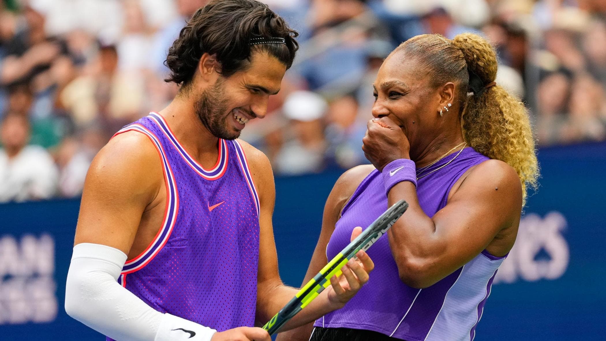 Alcaraz, com’è andato il ritorno: doppio fallo al primo punto, poi i sorrisi con Serena Williams