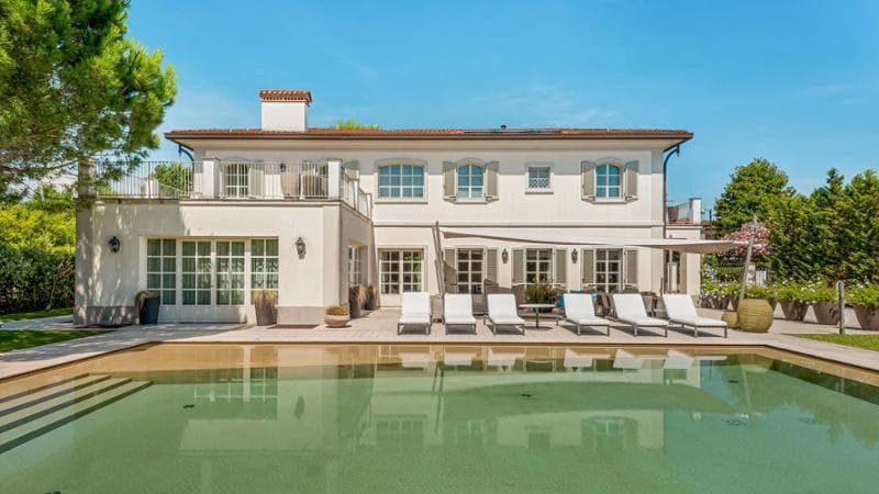 Una villa a Forte dei Marmi gestita dall'agenzia Coldwell Banker
