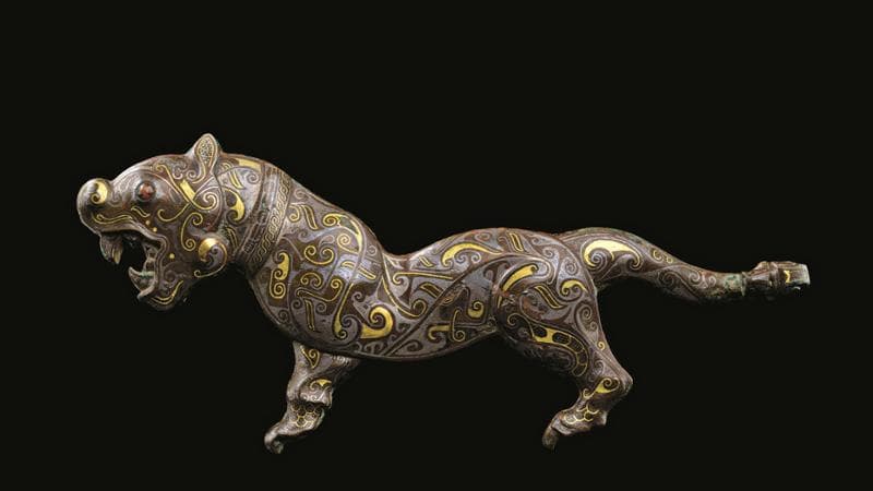 Fibula a forma di tigre, Cina (400 a.C.)