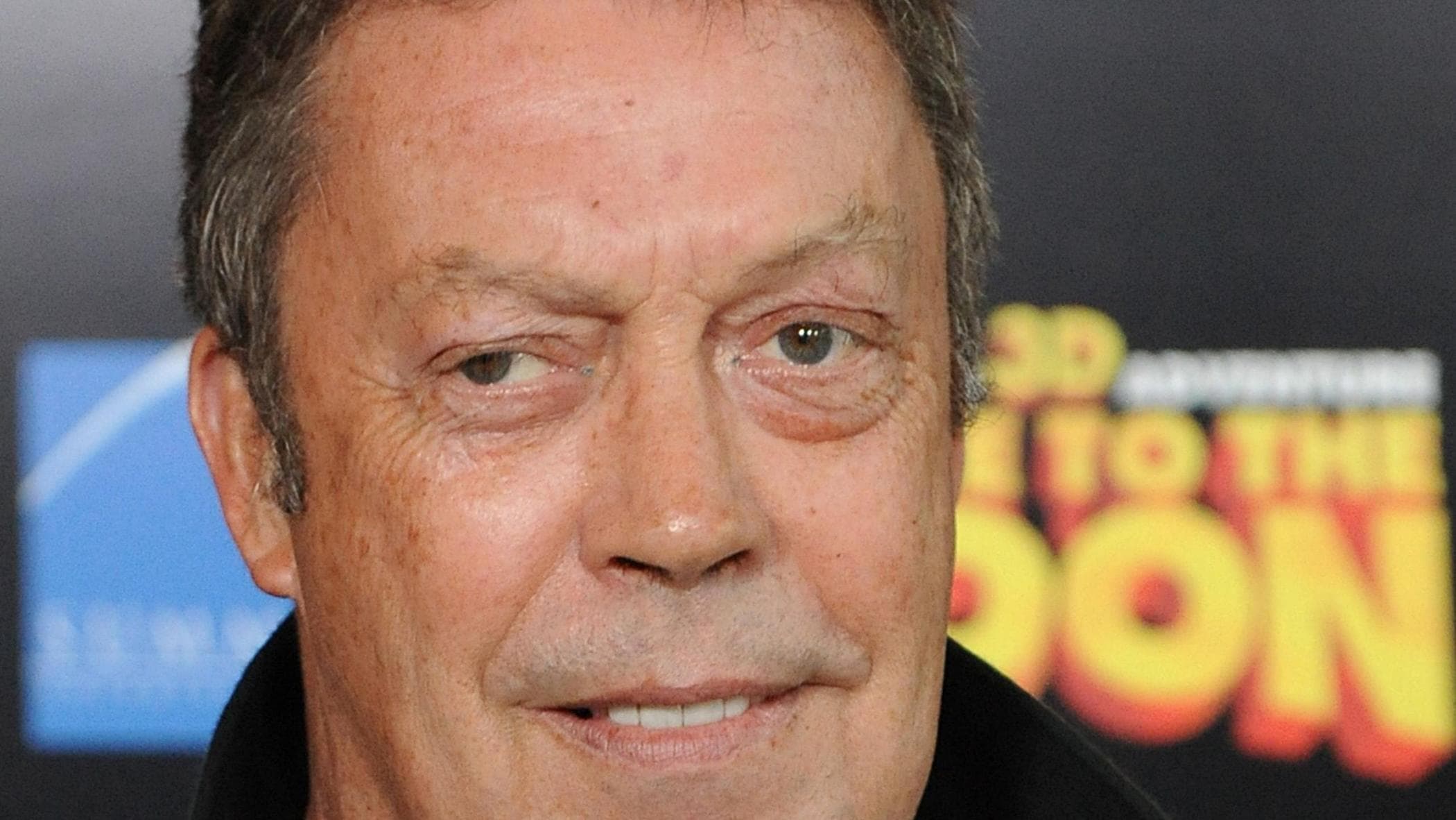 Tim Curry, addio al volto più irriverente del cinema cult
