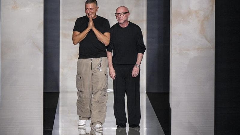 Dolce&Gabbana, cresce l’indebitamento con le banche: l’impegno a vendere immobili gli concede tempo fino al 2028