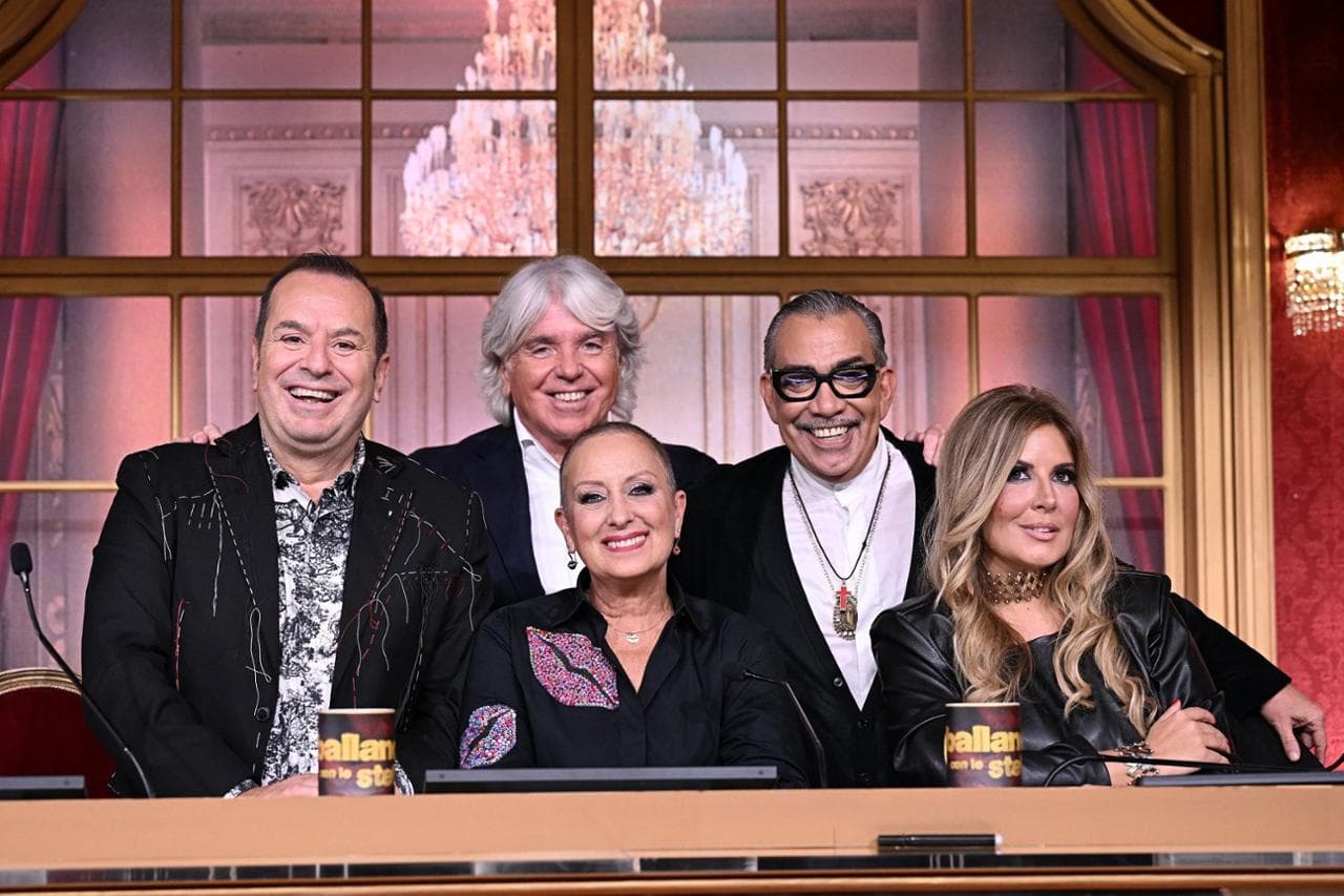 La "storica" giuria di Ballando con le stelle: da sinistra Canino, Ivan Zazzaroni, Carolyn Smith, Selvaggia Lucarelli, Guillermo Mariotto