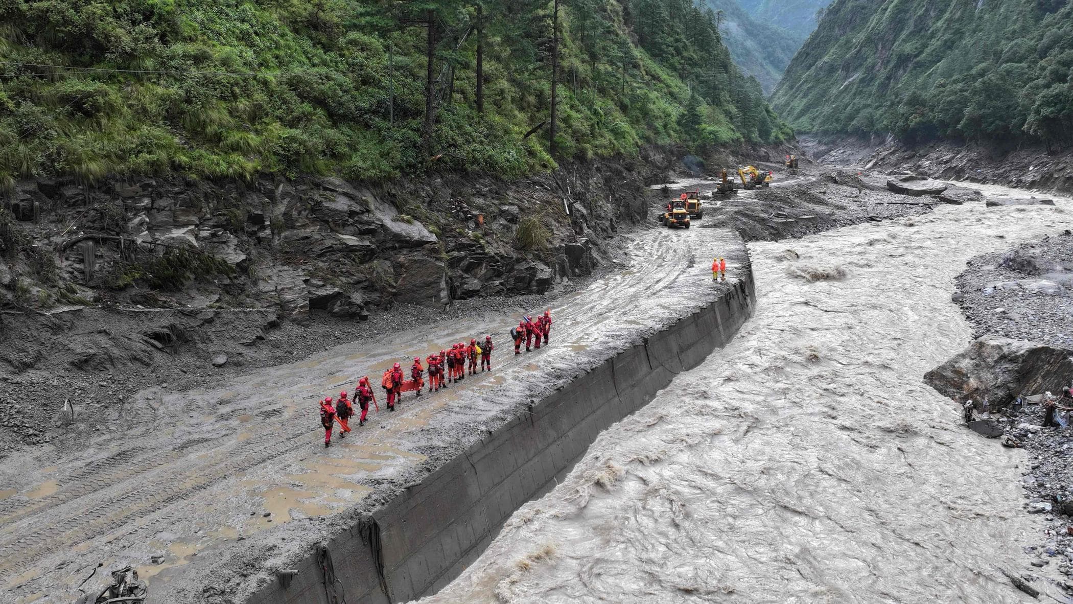 nepal il lago creato dal ghiacciaio crollato sta iniziando a esondare soccorsi interrotti da Repubblica.it nepal il lago creato dal ghiacciaio crollato sta iniziando a esondare soccorsi interrotti