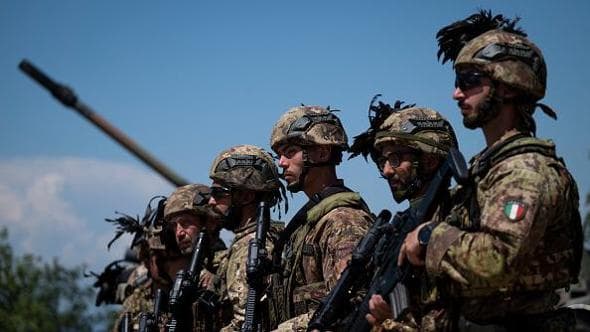 Esposto del sindacato dei militari contro Futuro nazionale: “È come il fascismo”