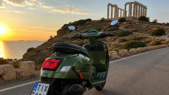 Vespa GTS Super, il test sulle tracce del mito da Atene a Capo Sunio