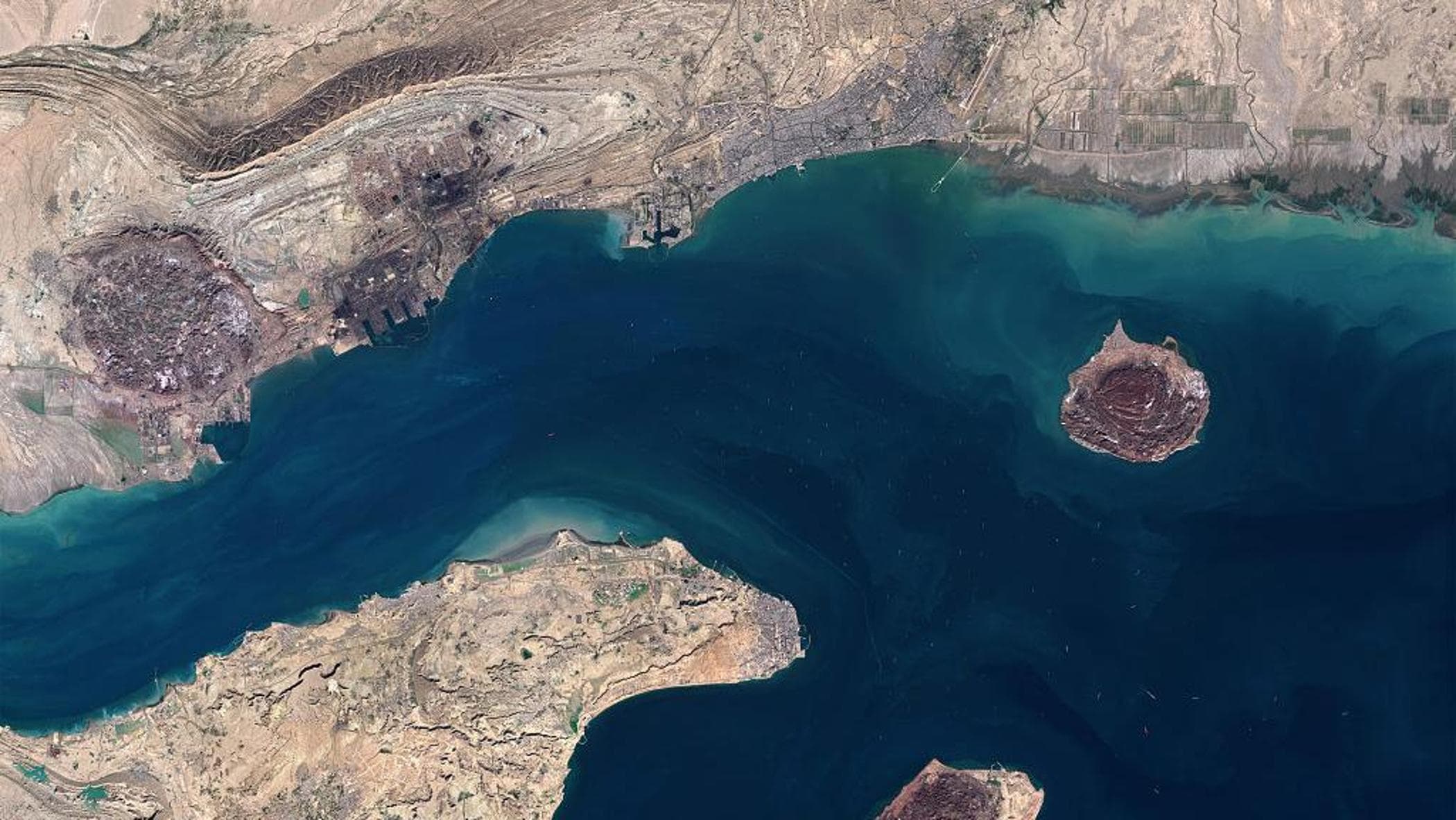 guerra in iran le news di oggi nuovo attacco usa su hormuz teheran risponde missili contro basi in giordania da Repubblica.it guerra in iran le news di oggi nuovo attacco usa su hormuz teheran risponde missili contro basi in giordania