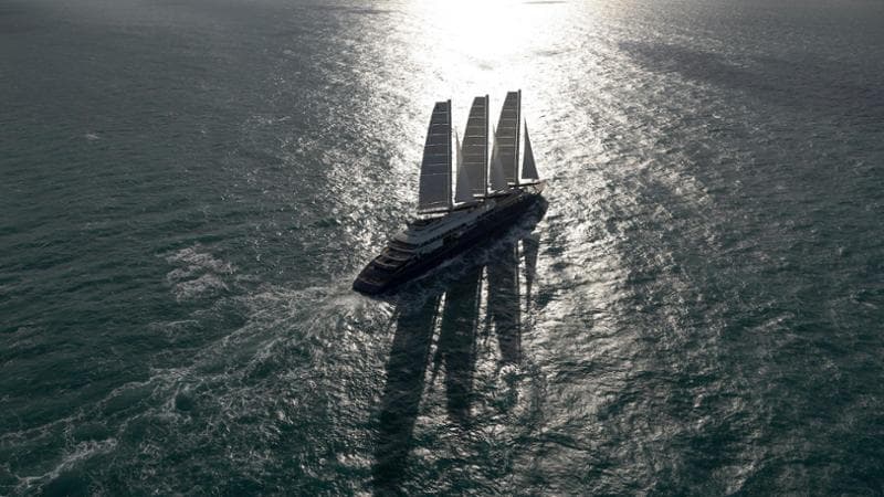Navigare nel lusso, letteralmente. Ora l’hotel a cinque stelle galleggia e segue una rotta