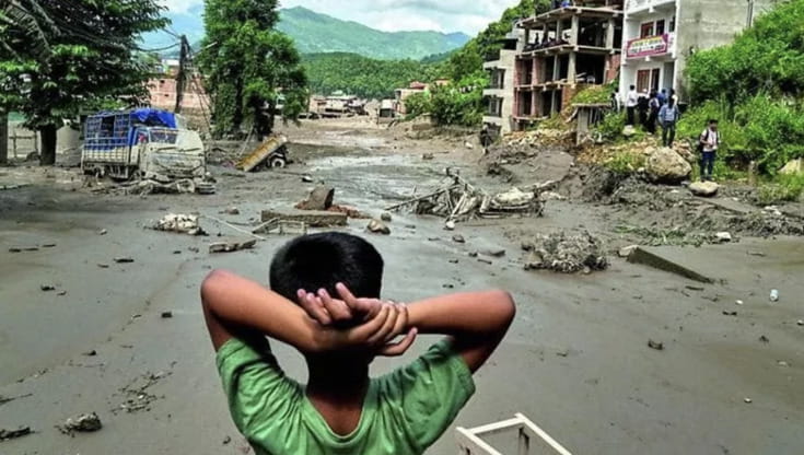 Nepal, crolla il tetto del mondo