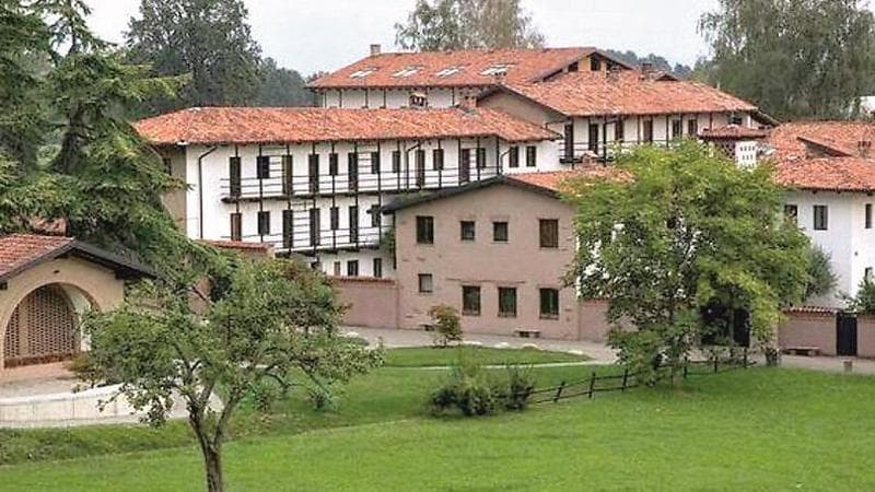 Veduta esterna del monastero  di Bose, fondato da Enzo Bianchi