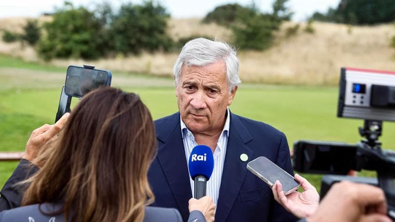 Allarme di Tajani: “Possibili tentativi d’influenze russe sul voto in Italia”. Salvini si smarca