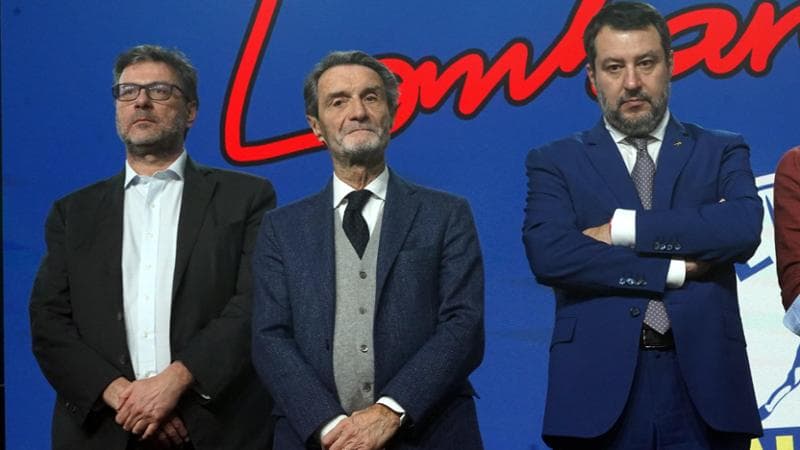 Lega, muro dei governatori: no alla doppia associazione Nord-Sud. E Salvini fa retromarcia