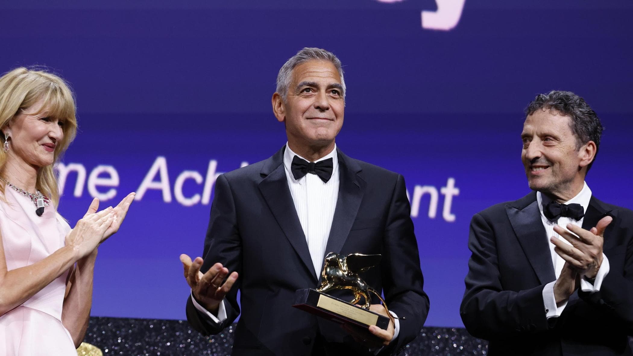 Venezia 83, effetto Clooney: 20mila persone al Lido. Dern: “George, il miglior amico possibile”