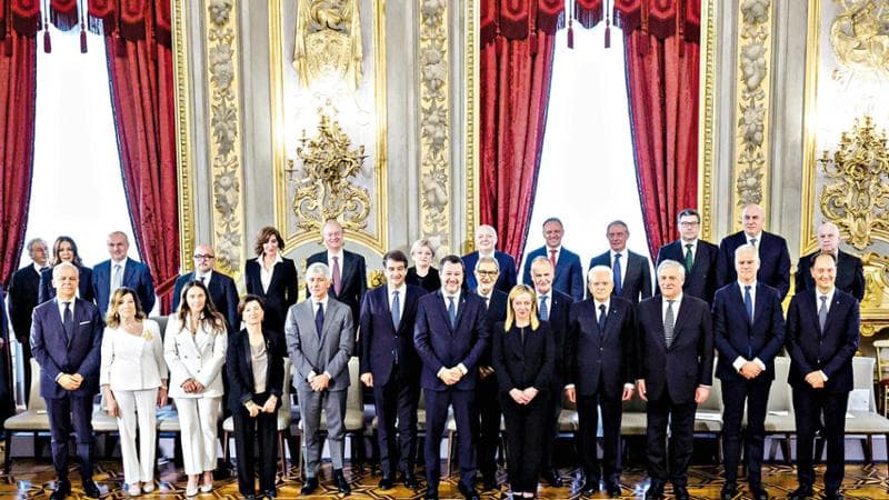 Il governo Meloni si autocelebra ma ecco tutti i flop, dal lavoro ai migranti. Il fact checking