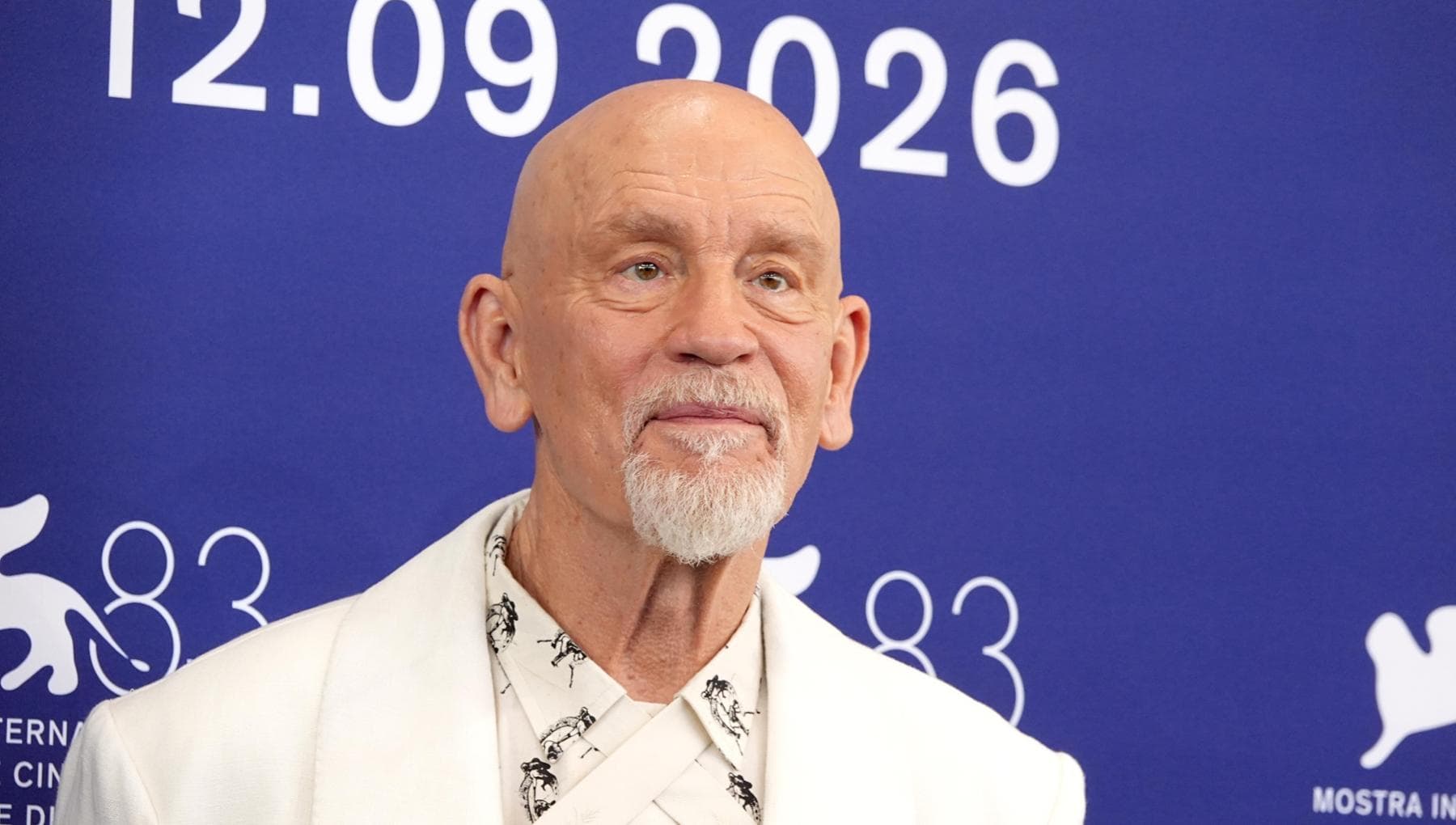 Malkovich verso l’Oscar con Wilde horse nine. Il regista: “Oggi gli Usa non agiscono più nell’ombra”