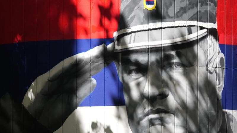 La salma di Mladić arrivata in Serbia per la sepoltura, Vučić: “Attesi in migliaia ai funerali”