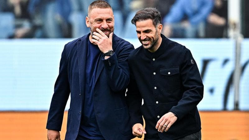 Cesc Fabregas con Daniele De Rossi