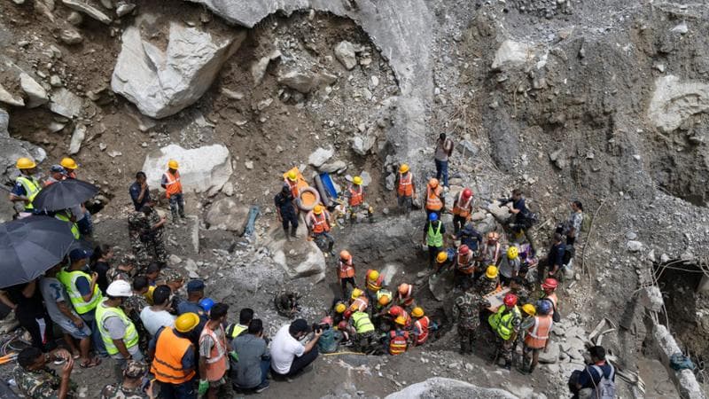 Inondazione in Nepal, due operai estratti vivi dopo 9 giorni nei tunnel: decine ancora intrappolati 110019989 55dfee50 c264 49bc 9ed8 0b34d7ff5e14