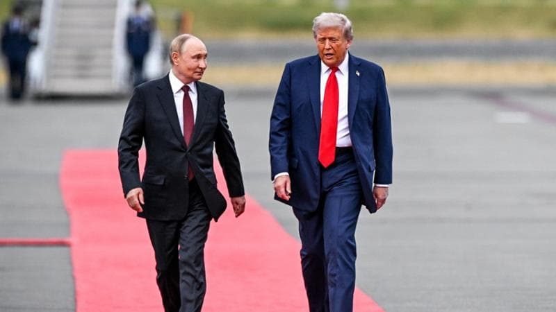 Vladimir Putin e Donald Trump ad Anchorage, in Alaska, il 15 agosto 2025&nbsp;
