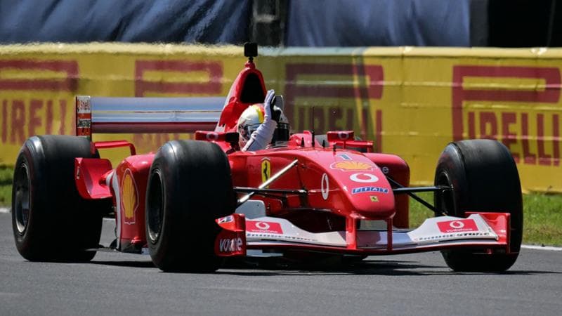 Vettel saluta il pubblico di Monza