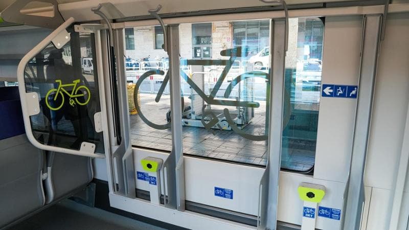 Treno, aereo o nave. Viaggiare con la bici al seguito (talvolta) è un rebus