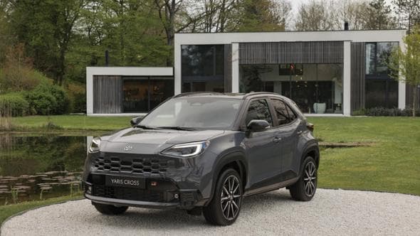 Nuova Toyota Yaris Cross, la regina dell’ibrido punta sui bassi consumi. La prova a Tallinn 