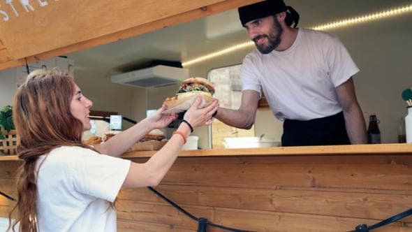 Street food, in dieci anni conquista l'Italia: 4.500 imprese in 2mila Comuni