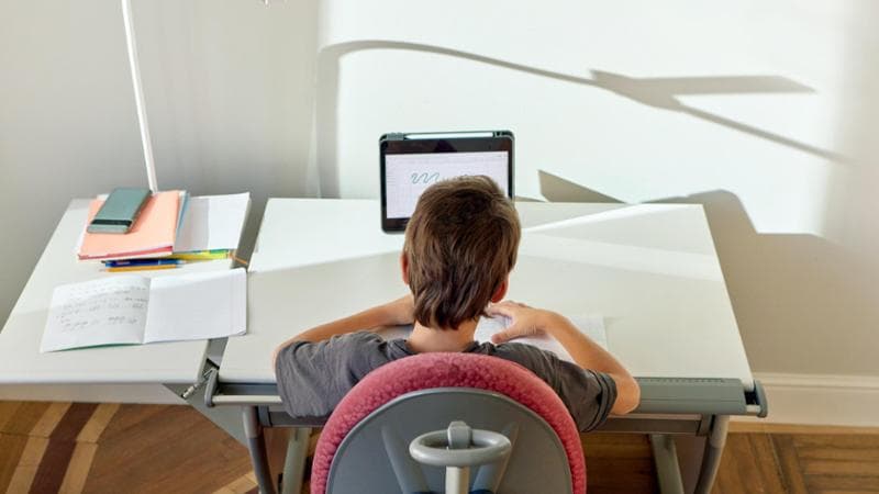 Scuola, sempre più italiani ritengono la tecnologia indispensabile per lo studio