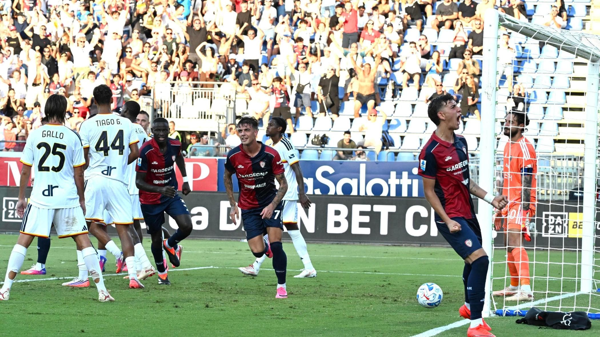 Al Cagliari basta un guizzo di Maldini: il Lecce si sveglia tardi, 1-0