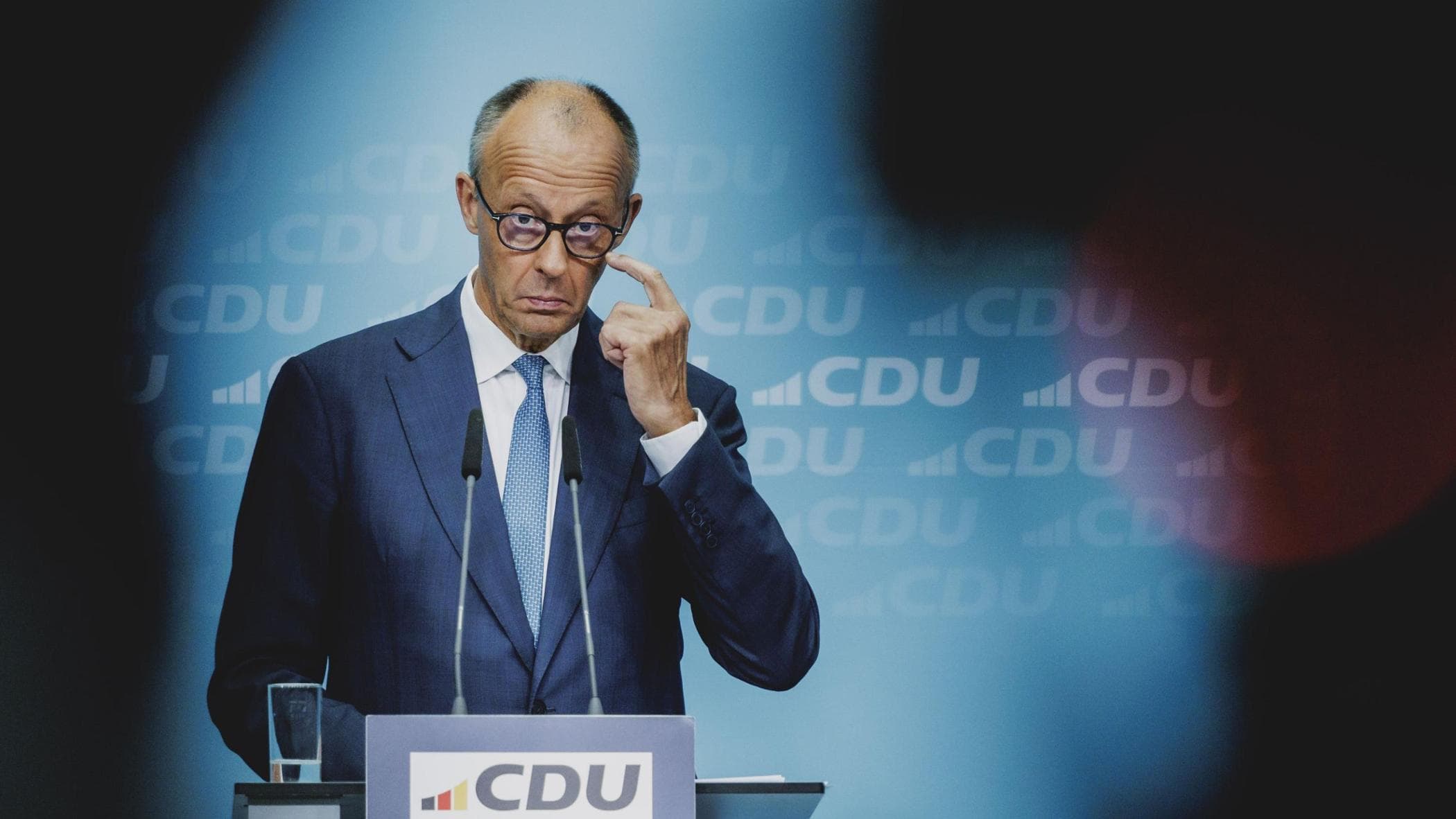 merz cancelliere dimezzato non si dimette ma rischia il siluramento da Repubblica.it merz cancelliere dimezzato non si dimette ma rischia il siluramento