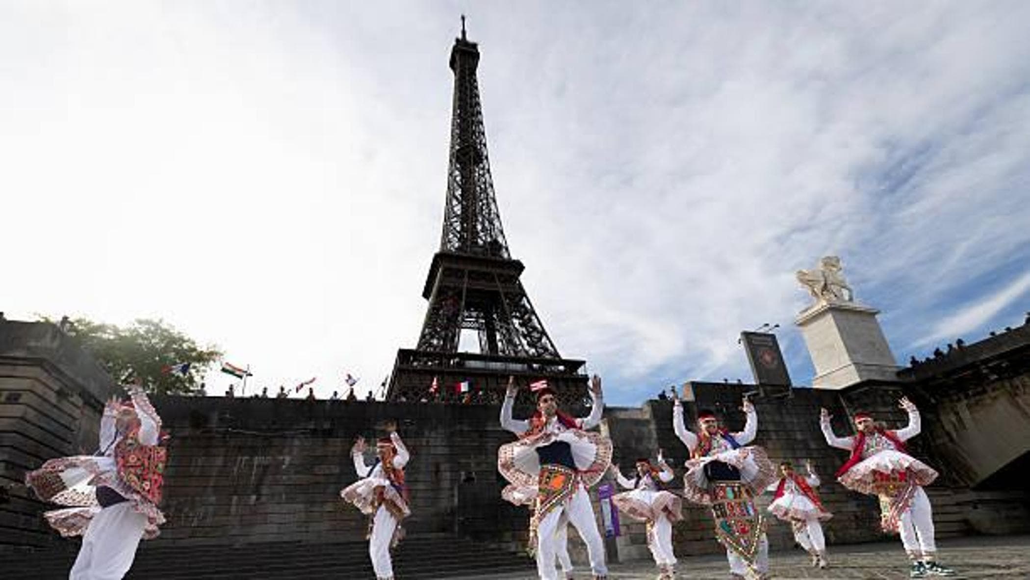 francia donne nascoste per accontentare le richieste della delegazione ind249 sciopero dei lavoratori della tour eiffel da Repubblica.it francia donne nascoste per accontentare le richieste della delegazione ind249 sciopero dei lavoratori della tour eiffel