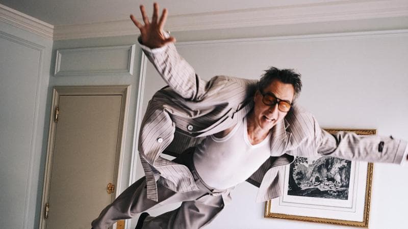 Maurizio Lombardi in azione nel film Dio ride (Maria Clara Macrì)