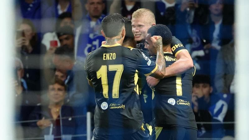 Haaland esulta dopo il secondo gol al Porto