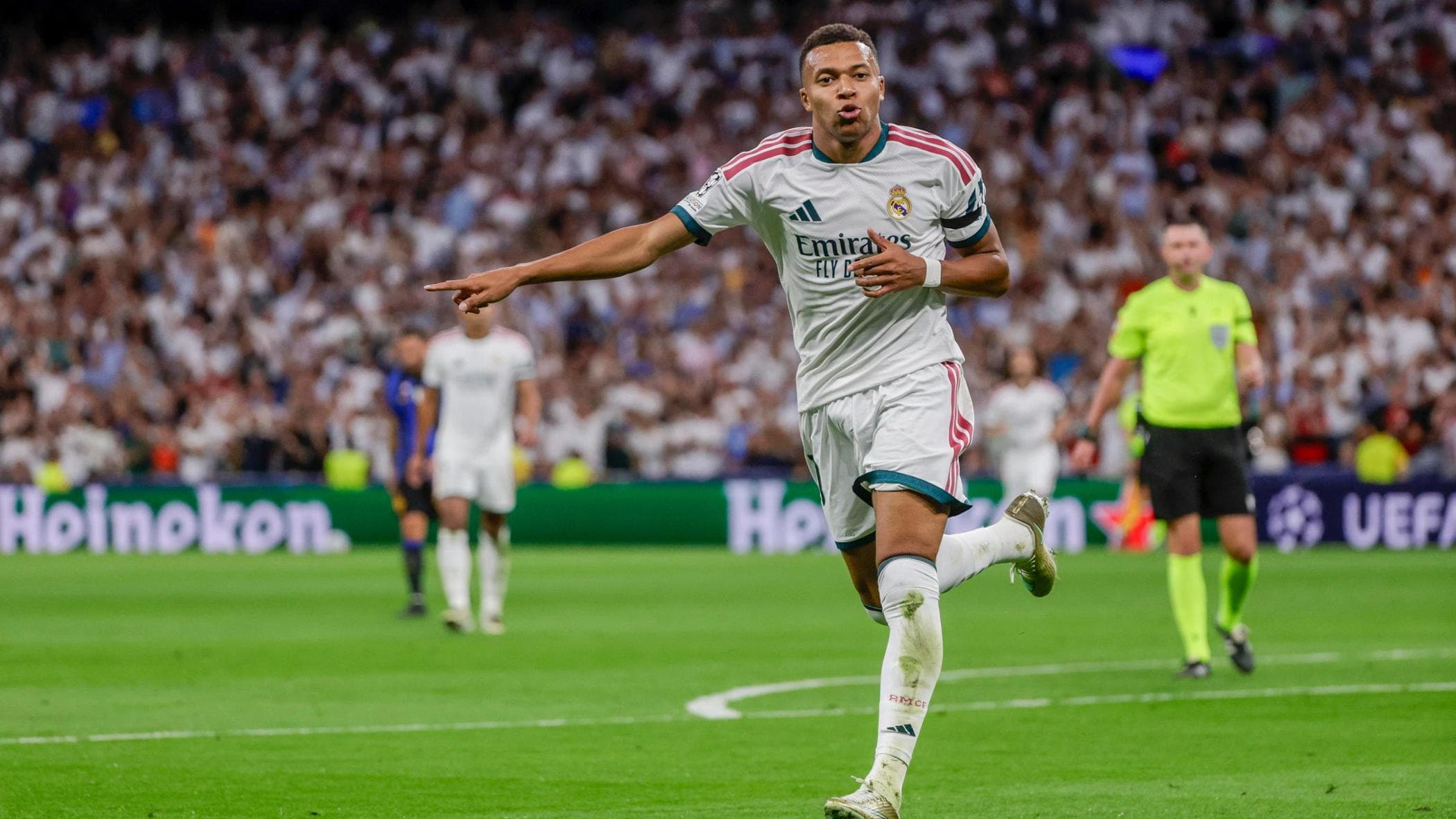 inter in vena di regali il real madrid non perdona mourinho vince 2 1 da Repubblica.it inter in vena di regali il real madrid non perdona mourinho vince 2 1
