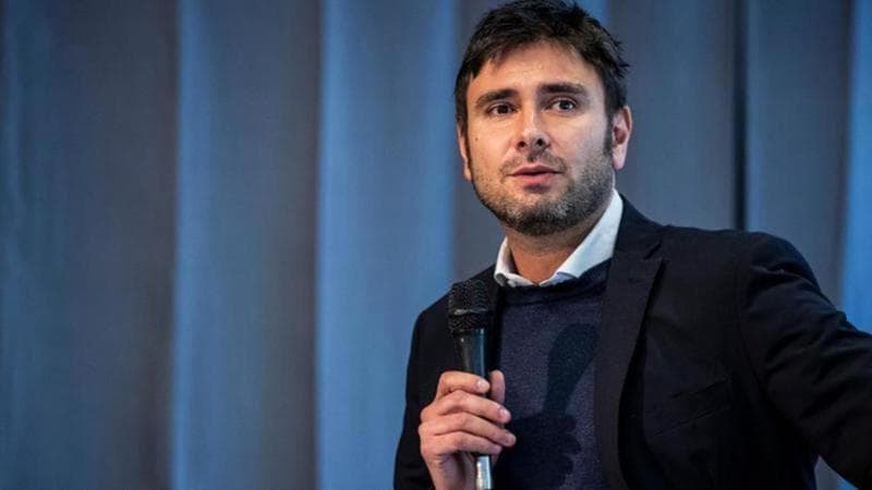 Di Battista, il post di Schierarsi: “Sta affrontando nel migliore dei modi la fase post operatoria”